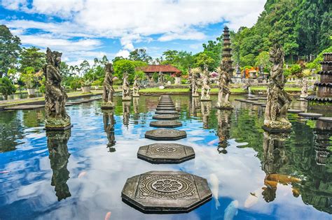 Cầu Vàng – Một Kiệt Tác Đáng Thú Ví và Khu Du Lịch Li kì ở Bali!