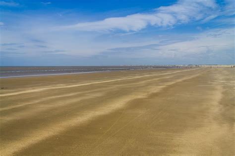  Praia do Cassino: Bãi Biển Hoàn Hảo Cho Những Người Yêu Thích Sự Bình Yên!