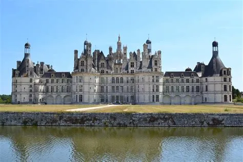 Château de Chambord: Khám phá vẻ đẹp kiến trúc Phục Hưng và bí ẩn lịch sử!