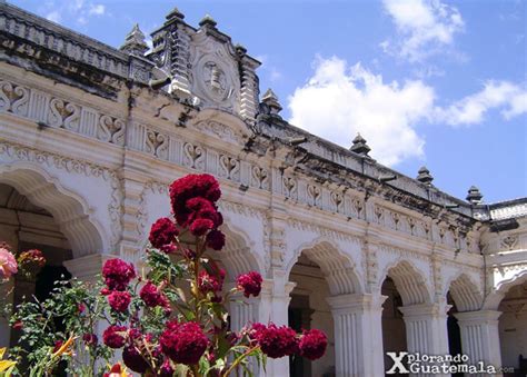 Museo de Arte Colonial en Jardín - Biểu Trưng Nghệ Thuật Thuộc Địa Hấp Dẫn và Khám Phá Lịch Sử Phong Phú!