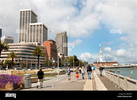 The Embarcadero: A Vibrant Waterfront Oasis and Culinary Paradise in San Francisco!